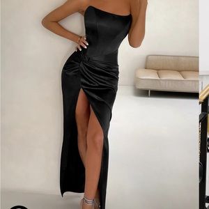 ROMANCING 
BLACK THIGH SPLIT CORSET STRAPLESS MAXI DRESS
